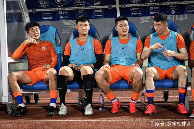 西甲-本泽马终场前梅开二度 皇马客场2-0夺连胜